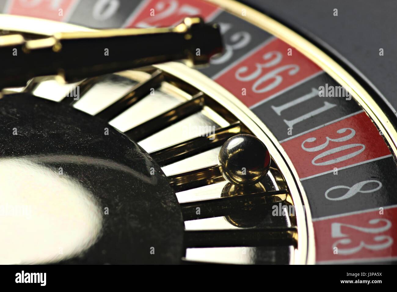 Insider Betting: How Professionals Exploit Inefficiencies in Casino Odds Roulette Strategy Analysis